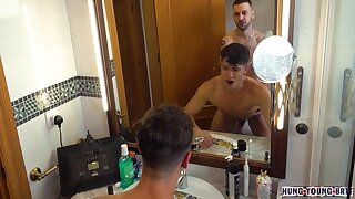 Voyeuristic Hardcore Fuckfest 2 Hunks Change In The Shower