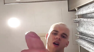 I Went to the Wc in a Hostel and Determined to Jack off There
