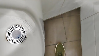 Young Lean White Guy Piss Mingle