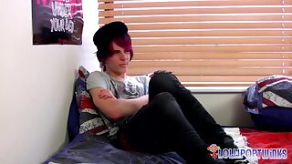 LollipopTwinks: Adorable Brit Damien Warms Up With A Sizzling Solo Performance