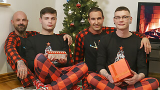 Unclothing Santa's Cock - TwinkTrade
