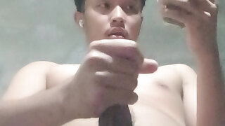 Filipino Stud Gets Super hot and Strong - Milking Off Like a Pro!