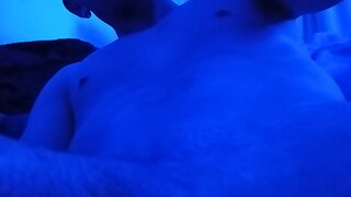 Latin se da amor a si mismo